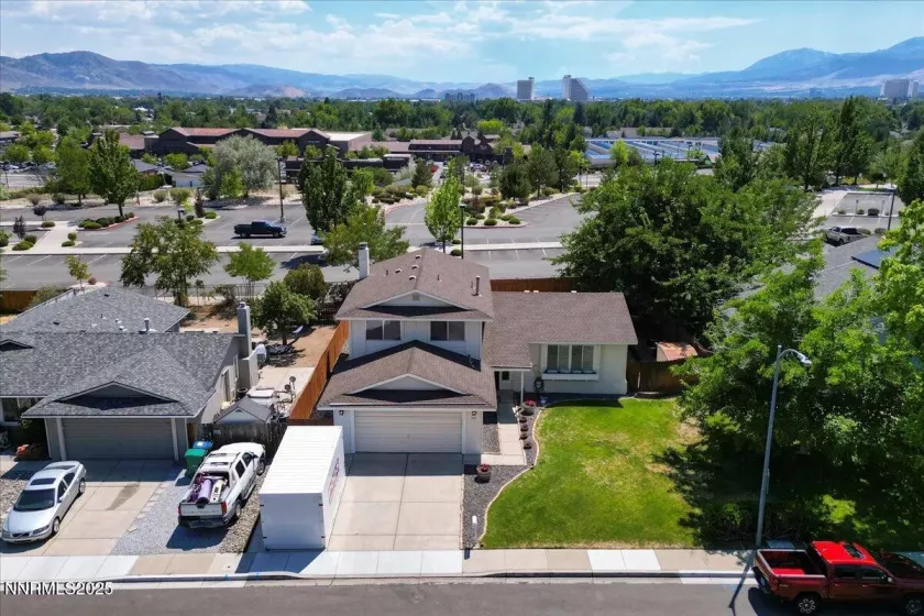 935 Emerson, Sparks, Nevada 89431, 4 Bedrooms Bedrooms, ,4 BathroomsBathrooms,Residential,Residential,Emerson,250054497