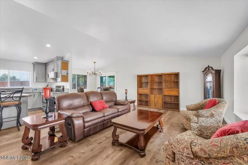 935 Emerson, Sparks, Nevada 89431, 4 Bedrooms Bedrooms, ,4 BathroomsBathrooms,Residential,Residential,Emerson,250054497