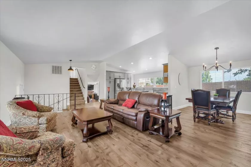 935 Emerson, Sparks, Nevada 89431, 4 Bedrooms Bedrooms, ,4 BathroomsBathrooms,Residential,Residential,Emerson,250054497