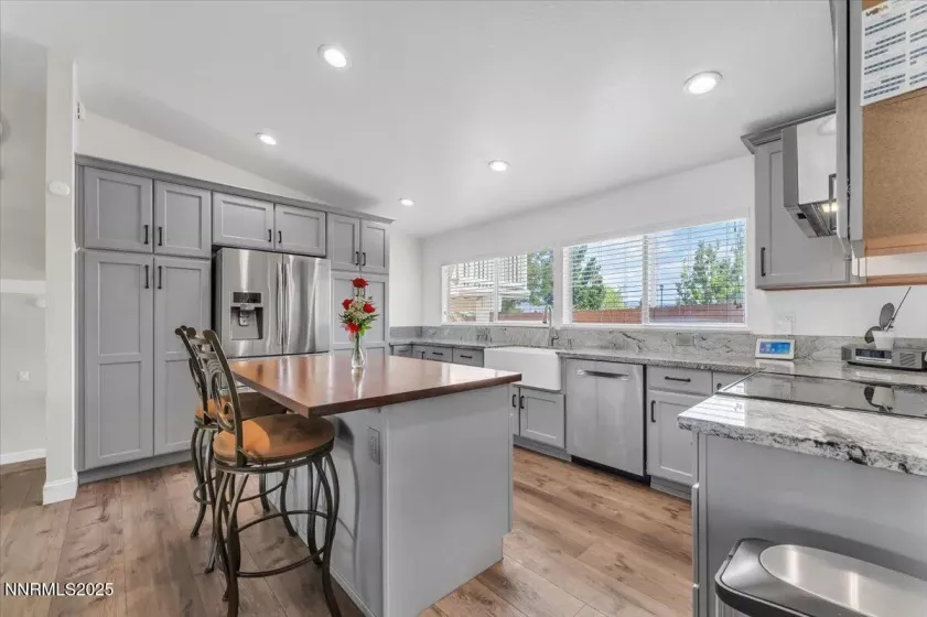 935 Emerson, Sparks, Nevada 89431, 4 Bedrooms Bedrooms, ,4 BathroomsBathrooms,Residential,Residential,Emerson,250054497