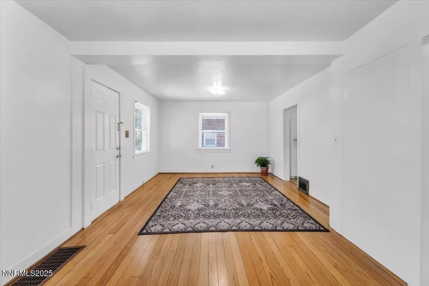 1145 Seminary Ave Interior