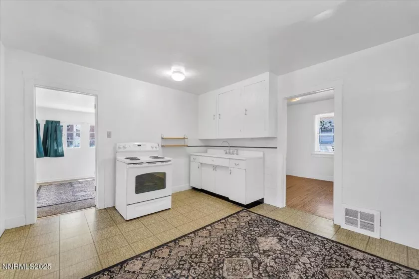 1145 Seminary Ave Interior