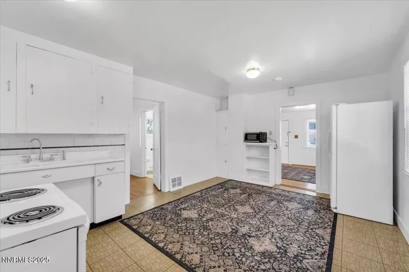 1145 Seminary Ave Interior