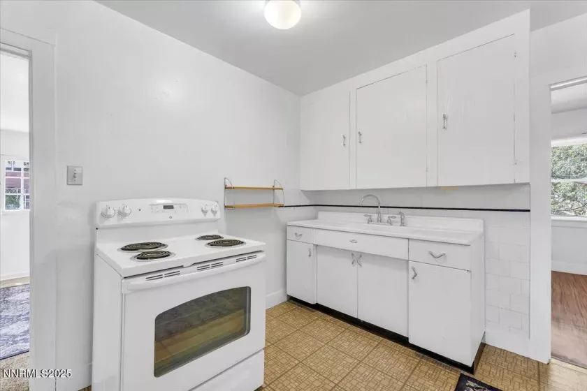 1145 Seminary Ave Interior