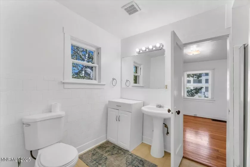 1145 Seminary Ave Interior