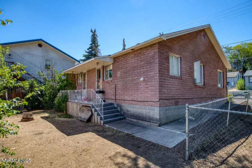 1120/1122 Buena Vista Exterior Rear