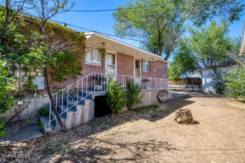 1120/1122 Buena Vista Exterior Rear