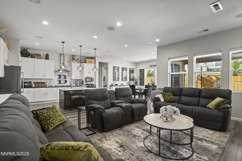 2226 Snoqualmie, Sparks, Nevada 89436, 3 Bedrooms Bedrooms, ,3 BathroomsBathrooms,Residential,Residential,Snoqualmie,250054515