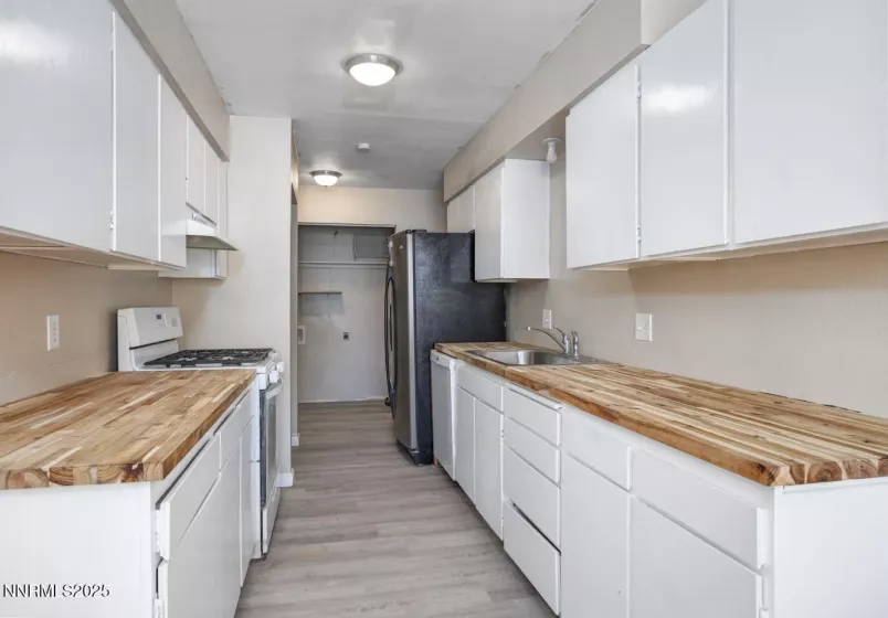 160 Broadway, Fallon, Nevada 89406, 3 Bedrooms Bedrooms, ,1 BathroomBathrooms,Residential,Residential,Broadway,250054527