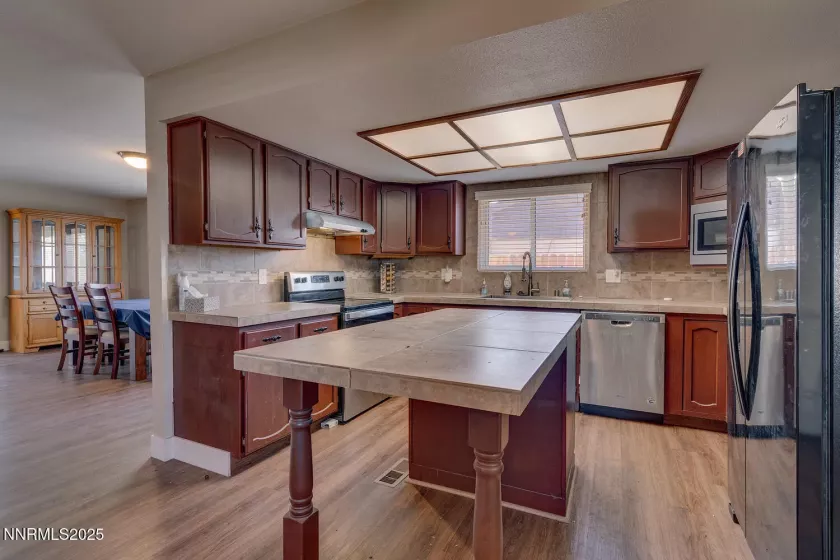 360 Lincoln, Sparks, Nevada 89431, 3 Bedrooms Bedrooms, ,2 BathroomsBathrooms,Residential,Residential,Lincoln,250054550