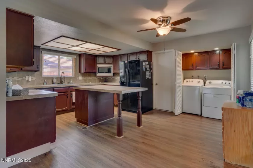 360 Lincoln, Sparks, Nevada 89431, 3 Bedrooms Bedrooms, ,2 BathroomsBathrooms,Residential,Residential,Lincoln,250054550