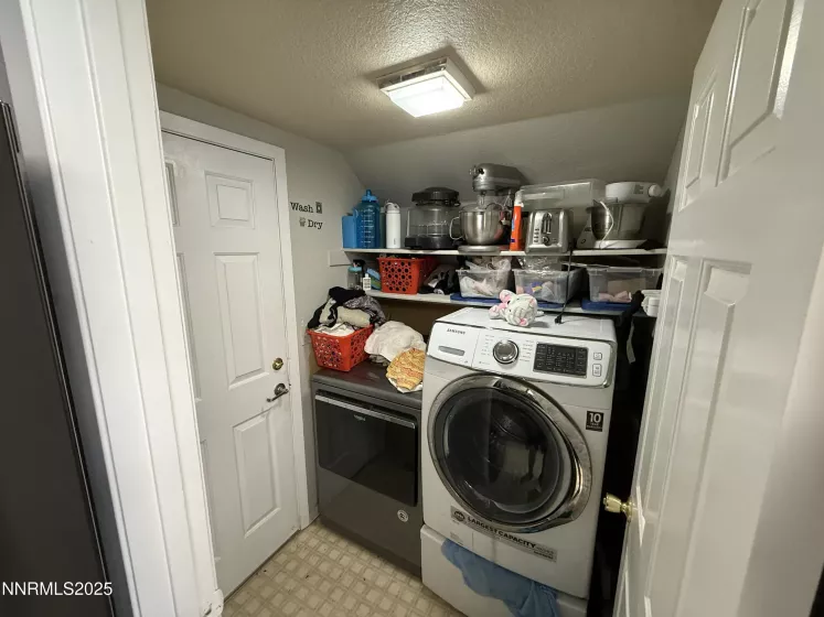 6995 Peppermint, Reno, Nevada 89506, 4 Bedrooms Bedrooms, ,3 BathroomsBathrooms,Residential,Residential,Peppermint,250054558