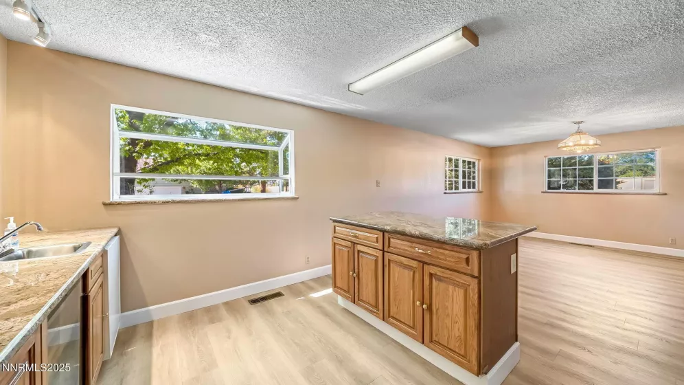 Breakfast Bar and Island