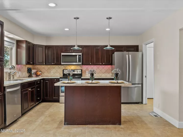 1190 Alturas, Reno, Nevada 89503, 3 Bedrooms Bedrooms, ,2 BathroomsBathrooms,Residential,Residential,Alturas,250054581