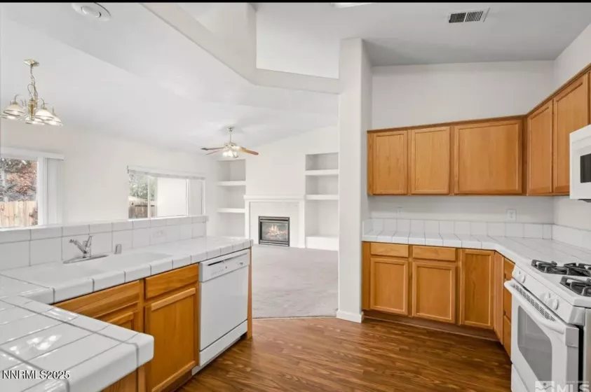 1429 Cheddington, Gardnerville, Nevada 89410, 3 Bedrooms Bedrooms, ,2 BathroomsBathrooms,Residential,Residential,Cheddington,250054593