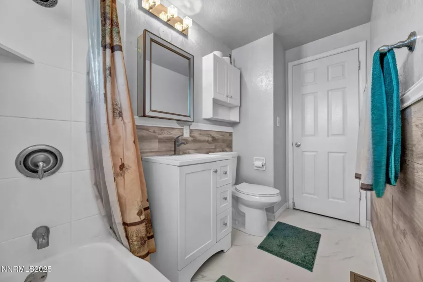 2100 6th, Reno, Nevada 89503, 3 Bedrooms Bedrooms, ,2 BathroomsBathrooms,Residential,Residential,6th,250053431