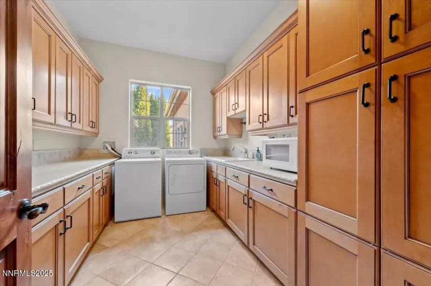 13005 Silver Wolf, Reno, Nevada 89511, 4 Bedrooms Bedrooms, ,5 BathroomsBathrooms,Residential,Residential,Silver Wolf,250054595