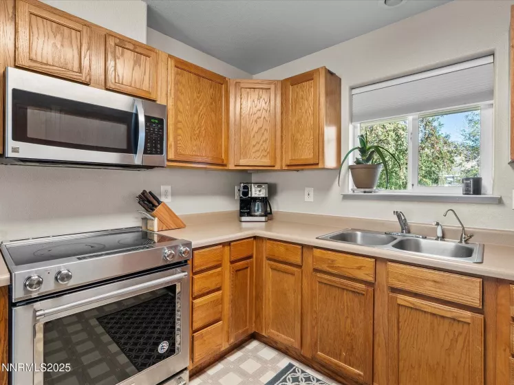 116 Ave De La Bleu De Clair, Sparks, Nevada 89434, 3 Bedrooms Bedrooms, ,2 BathroomsBathrooms,Residential,Residential,Ave De La Bleu De Clair,250054598