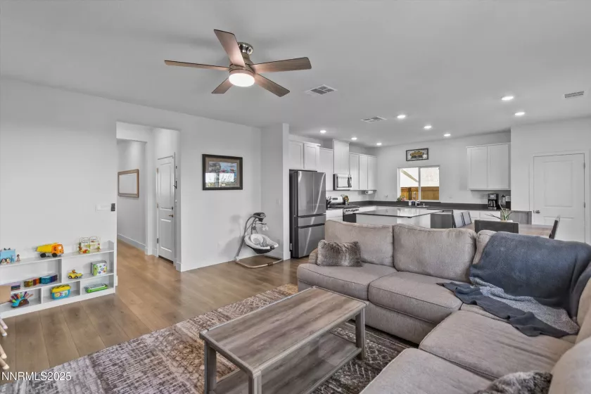 7945 Taconite, Sparks, Nevada 89436, 4 Bedrooms Bedrooms, ,3 BathroomsBathrooms,Residential,Residential,Taconite,250054599