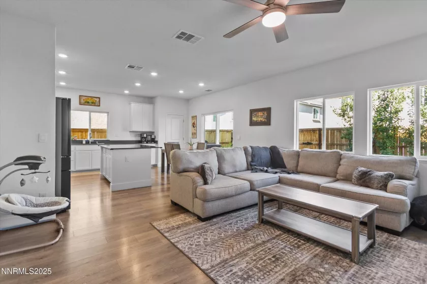 7945 Taconite, Sparks, Nevada 89436, 4 Bedrooms Bedrooms, ,3 BathroomsBathrooms,Residential,Residential,Taconite,250054599