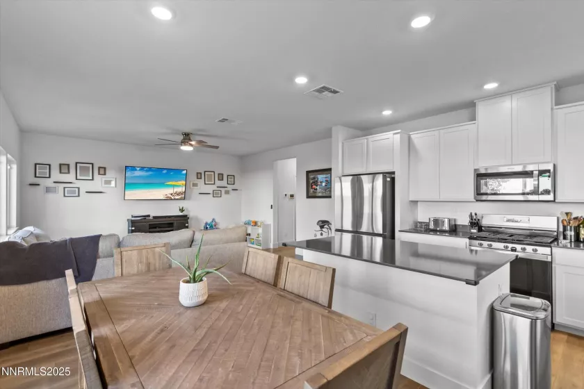 7945 Taconite, Sparks, Nevada 89436, 4 Bedrooms Bedrooms, ,3 BathroomsBathrooms,Residential,Residential,Taconite,250054599