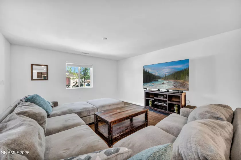 638 Osino, Reno, Nevada 89506, 3 Bedrooms Bedrooms, ,2 BathroomsBathrooms,Residential,Residential,Osino,250054600
