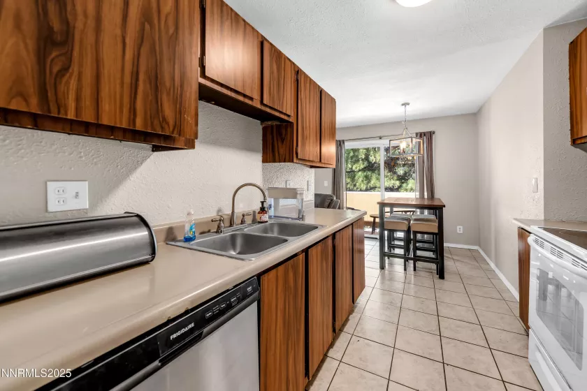 3895 Leonesio, Reno, Nevada 89512, 2 Bedrooms Bedrooms, ,2 BathroomsBathrooms,Residential,Residential,Leonesio,250054601