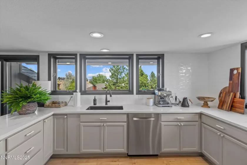 3602 Hemlock, Reno, Nevada 89509, 3 Bedrooms Bedrooms, ,3 BathroomsBathrooms,Residential,Residential,Hemlock,250054614