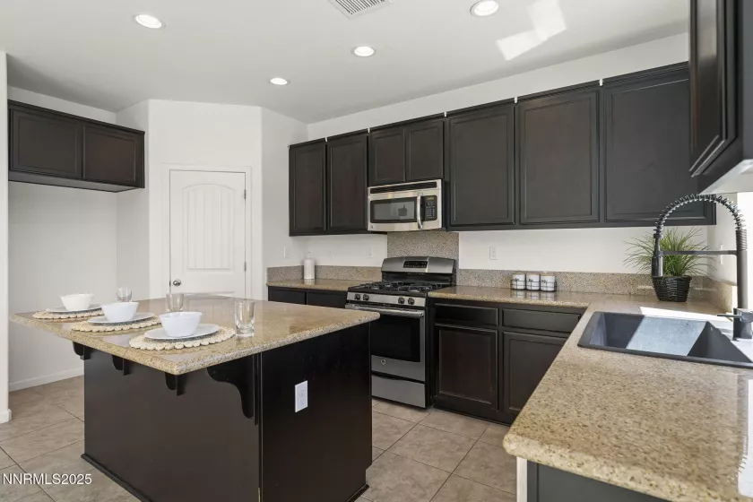 1960 Hope Valley, Reno, Nevada 89521, 3 Bedrooms Bedrooms, ,3 BathroomsBathrooms,Residential,Residential,Hope Valley,250054616