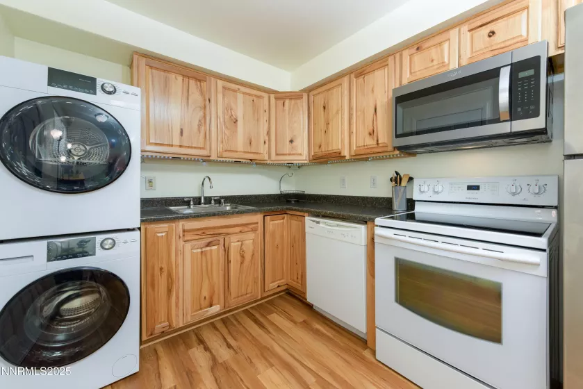 1120 Curry, Carson City, Nevada 89703, 2 Bedrooms Bedrooms, ,1 BathroomBathrooms,Residential,Residential,Curry,250054624