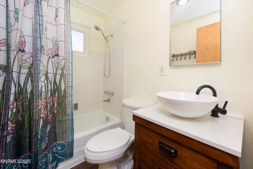 1120 Curry, Carson City, Nevada 89703, 2 Bedrooms Bedrooms, ,1 BathroomBathrooms,Residential,Residential,Curry,250054624