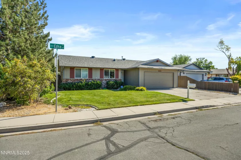 3221 Edna, Sparks, Nevada 89431, 3 Bedrooms Bedrooms, ,2 BathroomsBathrooms,Residential,Residential,Edna,250054625