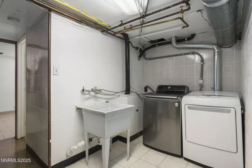 330 Sunset, Reno, Nevada 89509, 4 Bedrooms Bedrooms, ,3 BathroomsBathrooms,Residential,Residential,Sunset,250054628