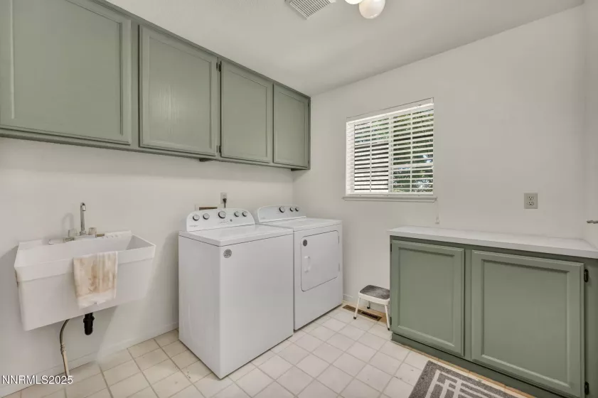 241 Woodlake, Dayton, Nevada 89403, 4 Bedrooms Bedrooms, ,3 BathroomsBathrooms,Residential,Residential,Woodlake,250054643