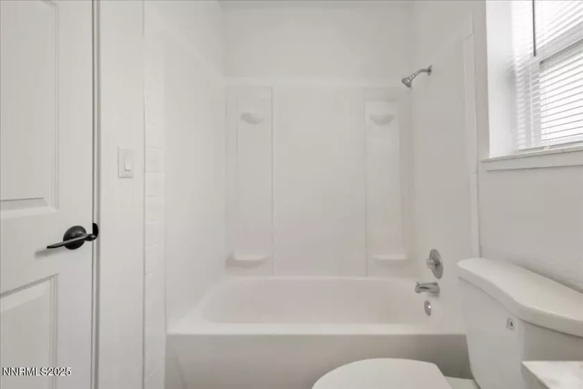 10038 Humite, Reno, Nevada 89506, 3 Bedrooms Bedrooms, ,1 BathroomBathrooms,Residential,Residential,Humite,250053922