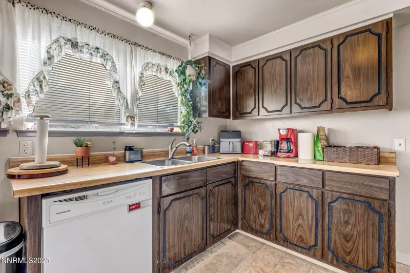 4390 Reggie, Reno, Nevada 89502, 4 Bedrooms Bedrooms, ,3 BathroomsBathrooms,Residential,Residential,Reggie,250054658