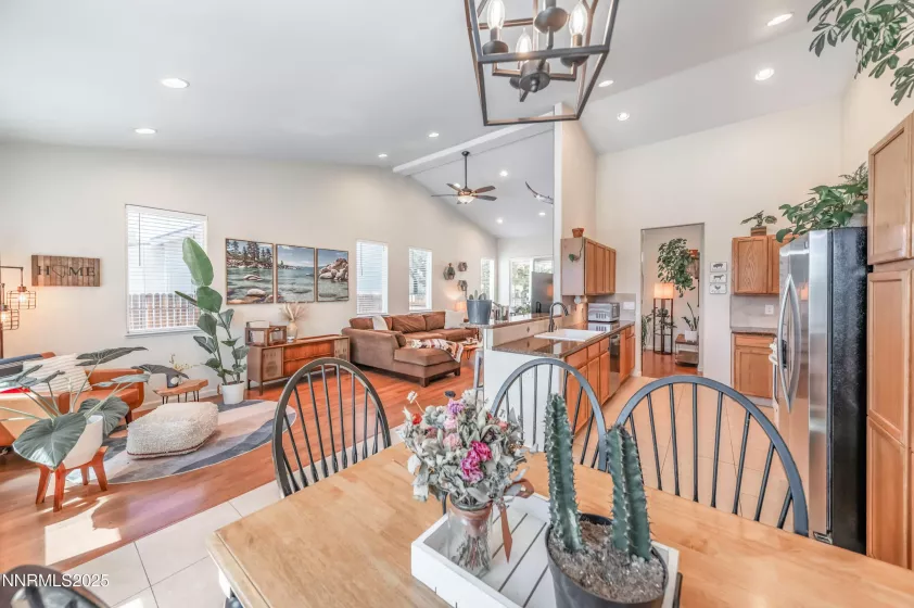 9561 Crystalline, Reno, Nevada 89506, 3 Bedrooms Bedrooms, ,2 BathroomsBathrooms,Residential,Residential,Crystalline,250054669