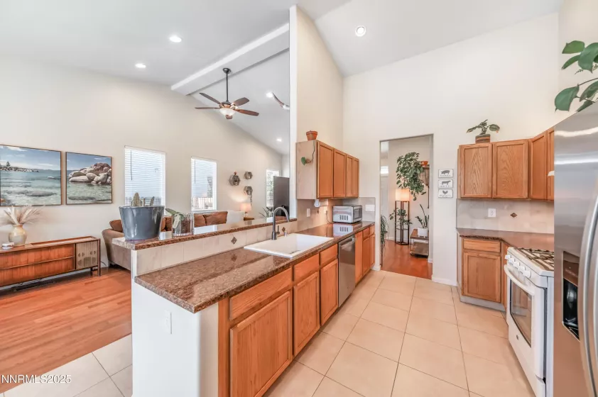 9561 Crystalline, Reno, Nevada 89506, 3 Bedrooms Bedrooms, ,2 BathroomsBathrooms,Residential,Residential,Crystalline,250054669