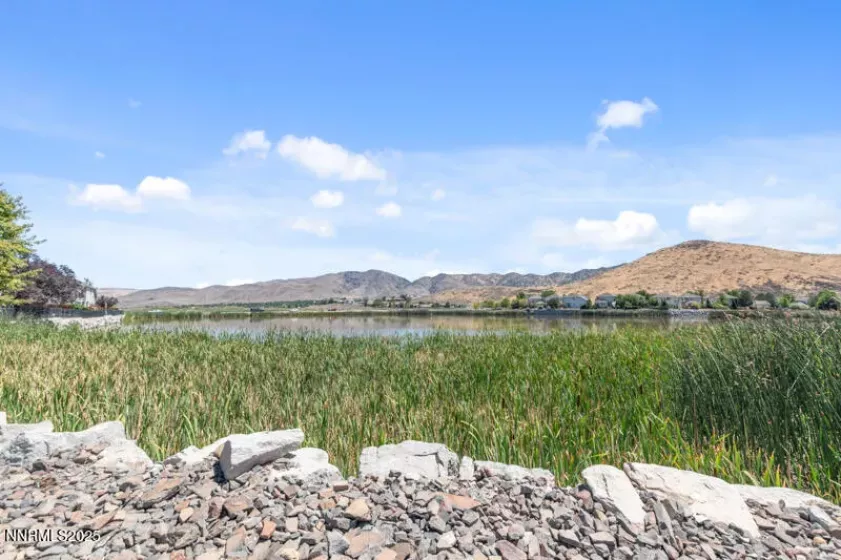 COMMUNITY LAKE