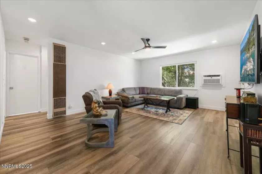 1945 4th, Sparks, Nevada 89431, 2 Bedrooms Bedrooms, ,1 BathroomBathrooms,Residential,Residential,4th,250054682