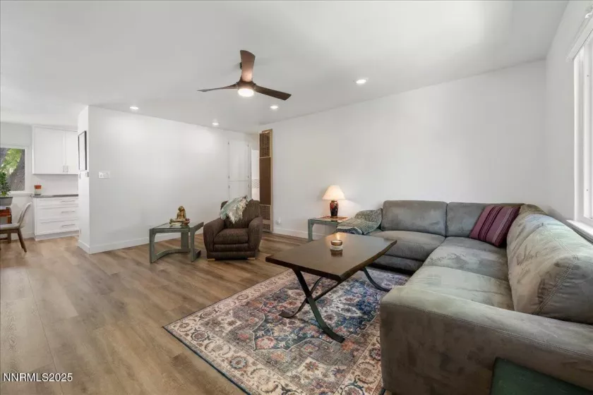 1945 4th, Sparks, Nevada 89431, 2 Bedrooms Bedrooms, ,1 BathroomBathrooms,Residential,Residential,4th,250054682