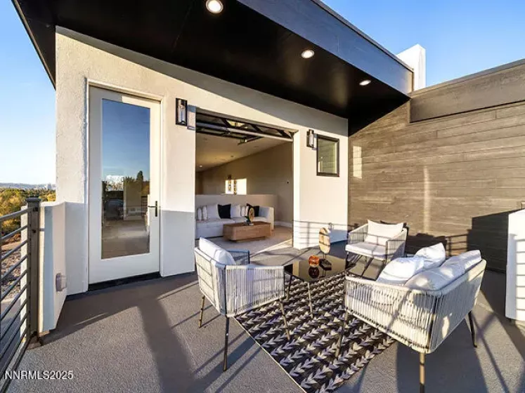 3828 Lakeside, Reno, Nevada 89509, 2 Bedrooms Bedrooms, ,3 BathroomsBathrooms,Residential,Residential,Lakeside,250054690