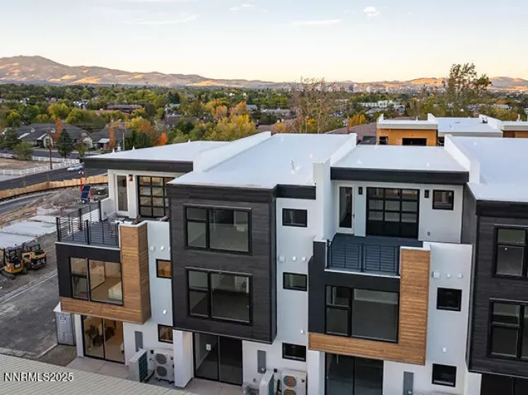 3828 Lakeside, Reno, Nevada 89509, 2 Bedrooms Bedrooms, ,3 BathroomsBathrooms,Residential,Residential,Lakeside,250054690