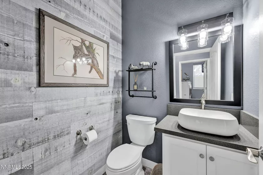 1/2 bath/Powder Room