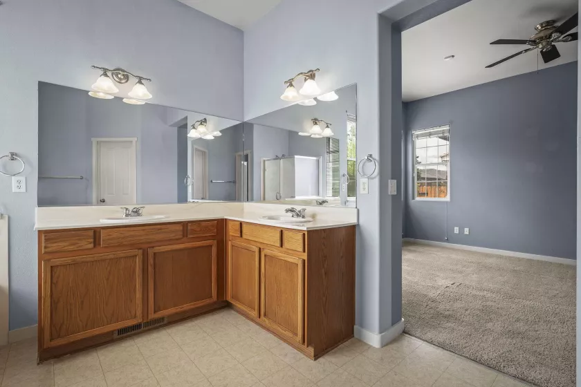 1196 Turnberry, Sparks, Nevada 89436, 3 Bedrooms Bedrooms, ,2 BathroomsBathrooms,Residential,Residential,Turnberry,250050008