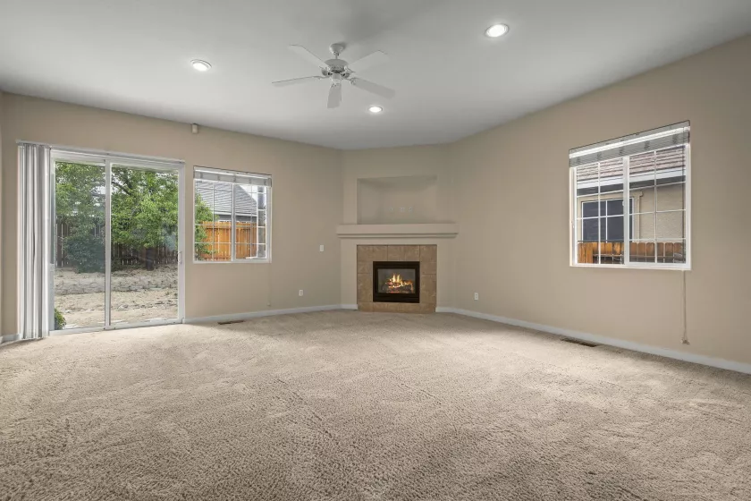 1196 Turnberry, Sparks, Nevada 89436, 3 Bedrooms Bedrooms, ,2 BathroomsBathrooms,Residential,Residential,Turnberry,250050008