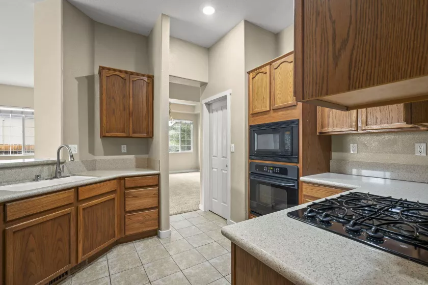 1196 Turnberry, Sparks, Nevada 89436, 3 Bedrooms Bedrooms, ,2 BathroomsBathrooms,Residential,Residential,Turnberry,250050008