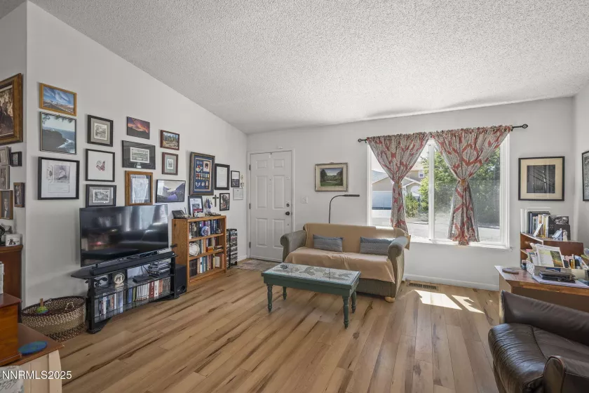 8480 Corrigan, Reno, Nevada 89506, 3 Bedrooms Bedrooms, ,2 BathroomsBathrooms,Residential,Residential,Corrigan,250054720