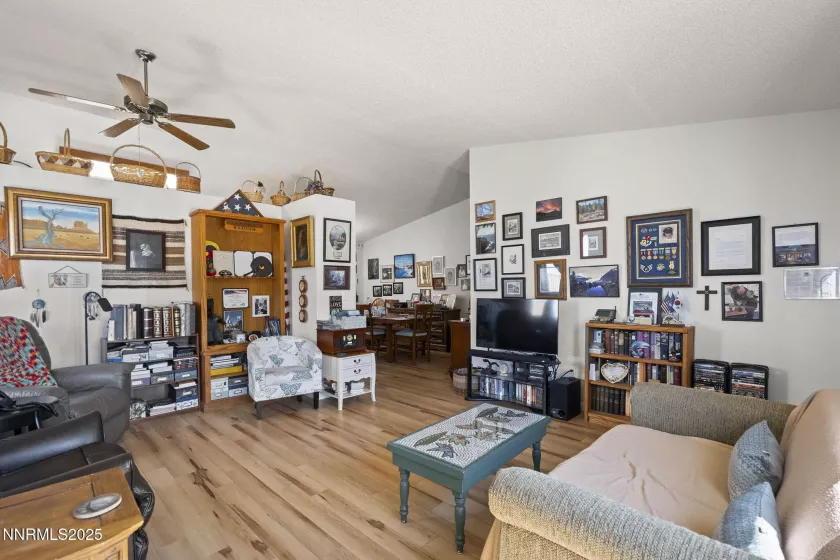 8480 Corrigan, Reno, Nevada 89506, 3 Bedrooms Bedrooms, ,2 BathroomsBathrooms,Residential,Residential,Corrigan,250054720