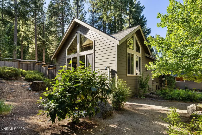 4 Yana, Graeagle, California 96103, 5 Bedrooms Bedrooms, ,4 BathroomsBathrooms,Residential,Residential,Yana,250054722
